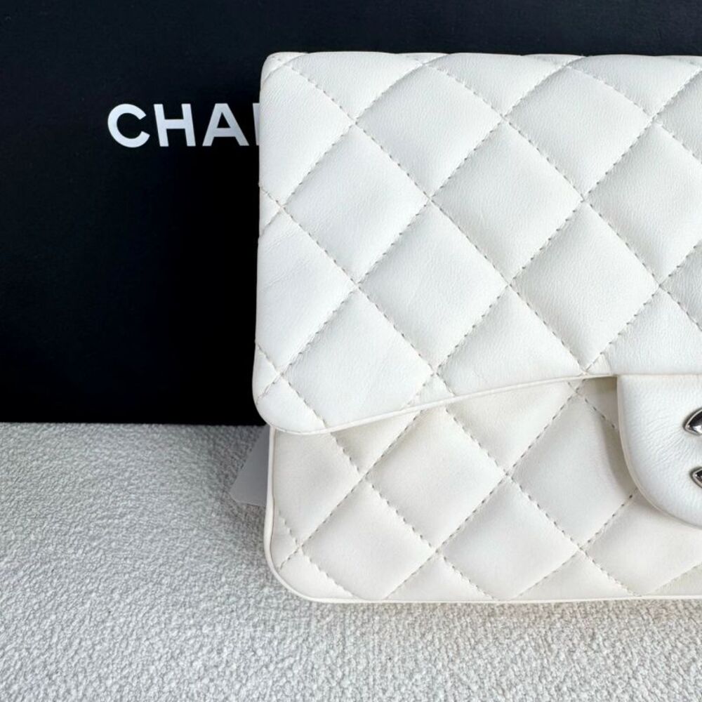 Chanel Women Pre-Loved Bag Very Good Condition - Picture 7 of 9